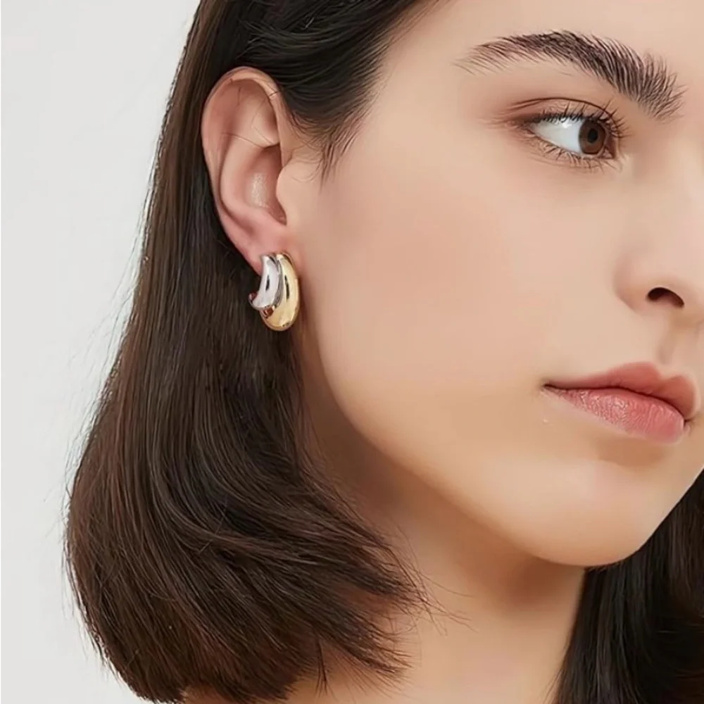 🆕Two Tone/Mixed Metal Chunky Gold and Silver Earrings - Picture 4 of 5